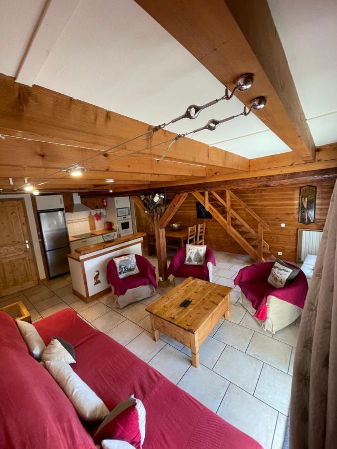 Le Chal Heureux Bel Appartement Dans Vieille Ferme De Montagne Renovee Les Orres Exterior foto